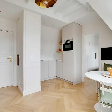 Modern Balcony -1bd2p- View